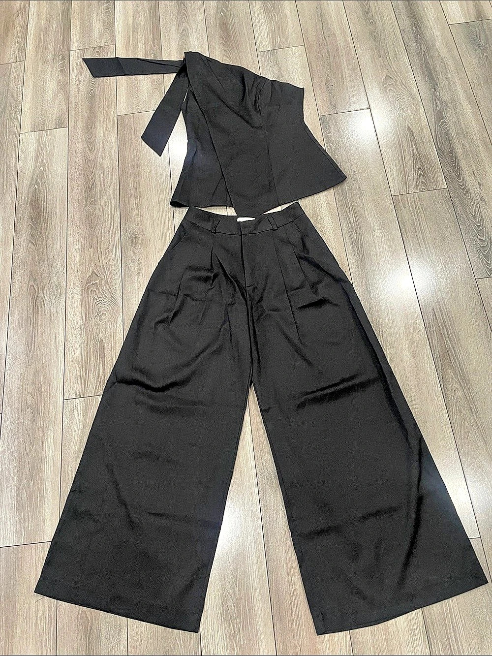 T'achi Boutique - Black Wide-Leg Two-Piece Set Size Medium Like New